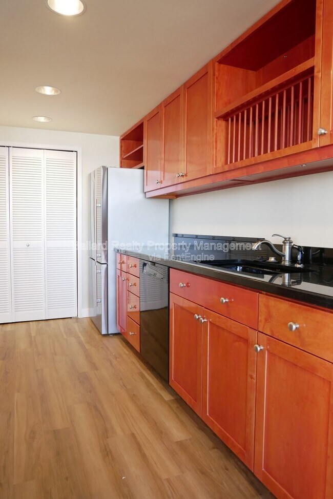 Building Photo - 2125 1st Ave