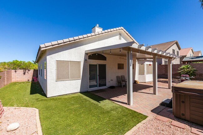 Building Photo - IMMACULATE & IMMEDIATE OCCUPANCY 3BEDROOM GREEN VALLEY BEAUTY!