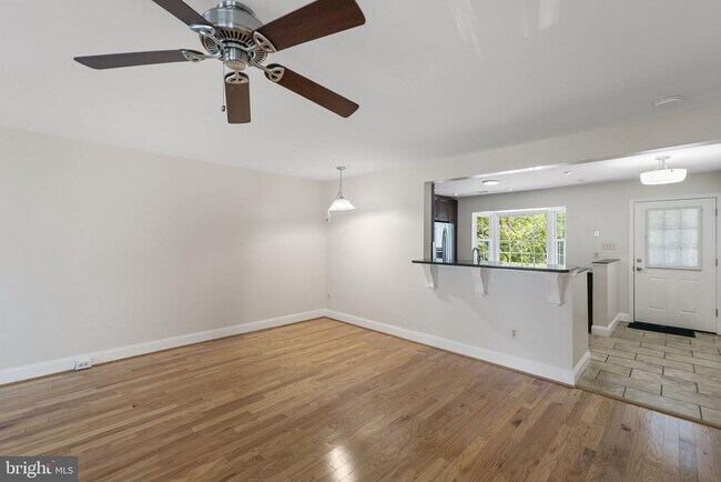 Building Photo - 124 Barnsfield Ct