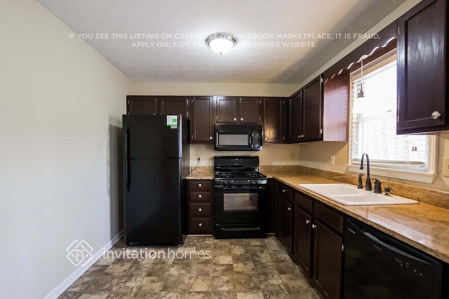 Building Photo - 40 Oak Landing Ln