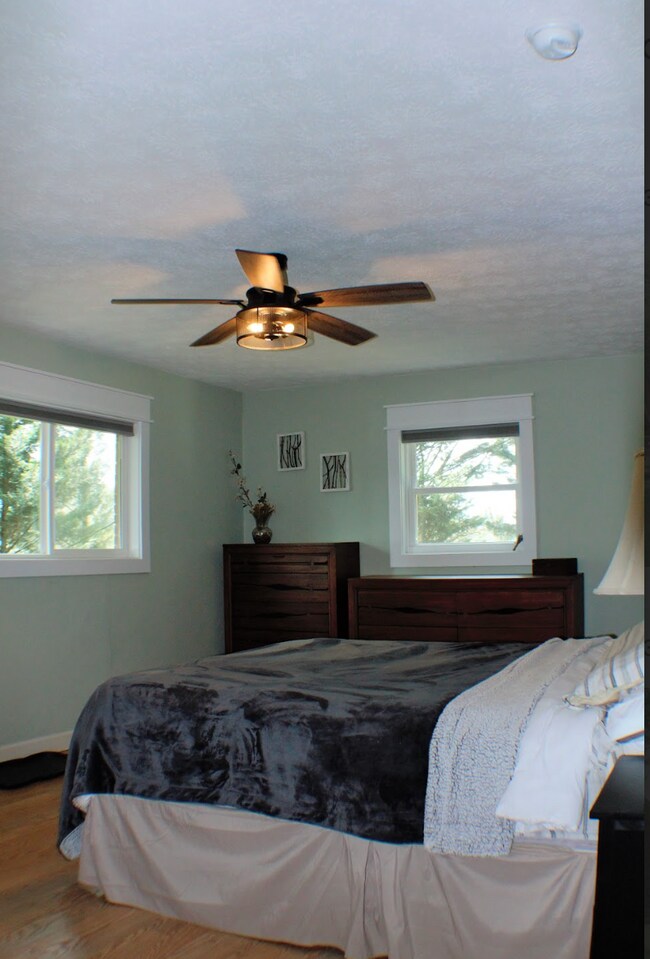 Building Photo - "Charming 3-Bed Retreat with Finished Basement & Fireplace in Scenic Mills River!" Furnished