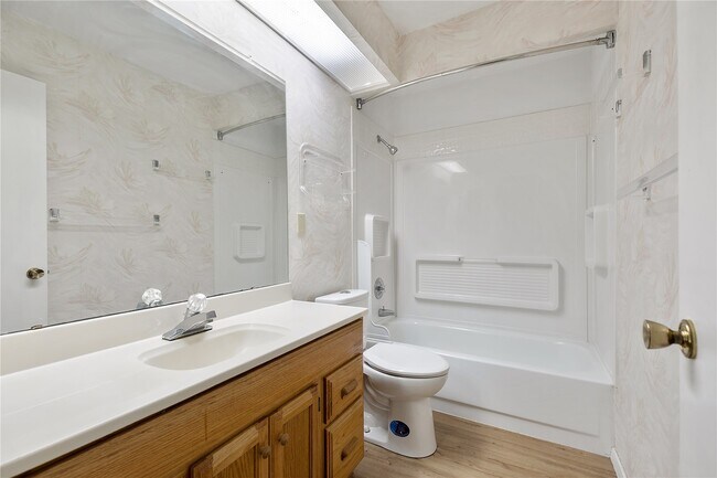 Building Photo - 15575 Clover Ridge Dr