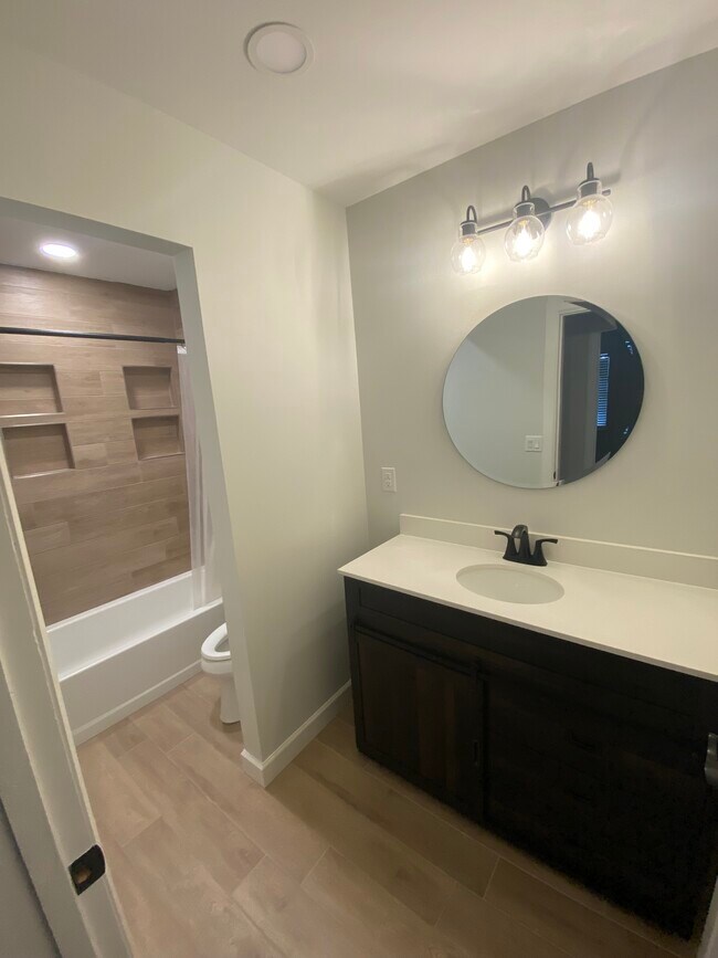 Building Photo - 471 W 67th St