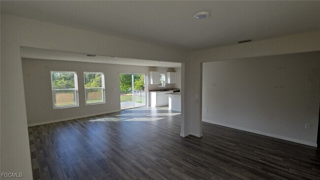 Building Photo - 354 Western Ave S