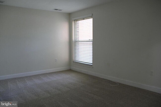 Building Photo - 3360 Woodburn Rd