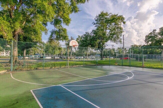 Building Photo - 3012 Parkway Blvd