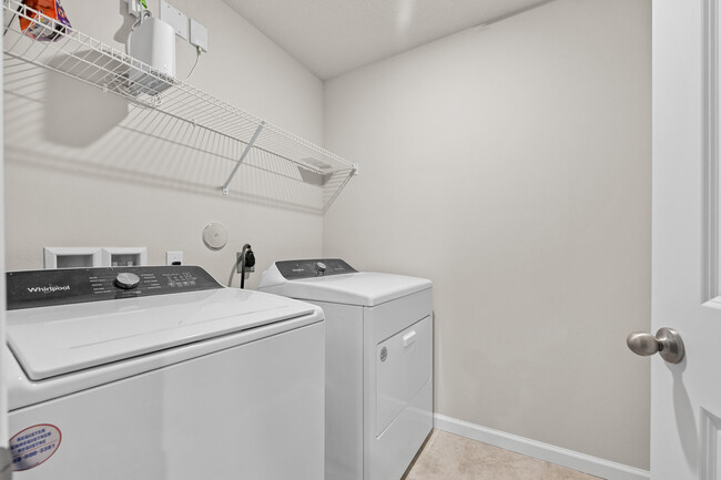 Building Photo - 5731 SE Edgewater Cir