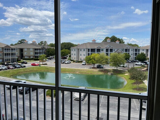 Building Photo - 395 S Crow Creek Dr
