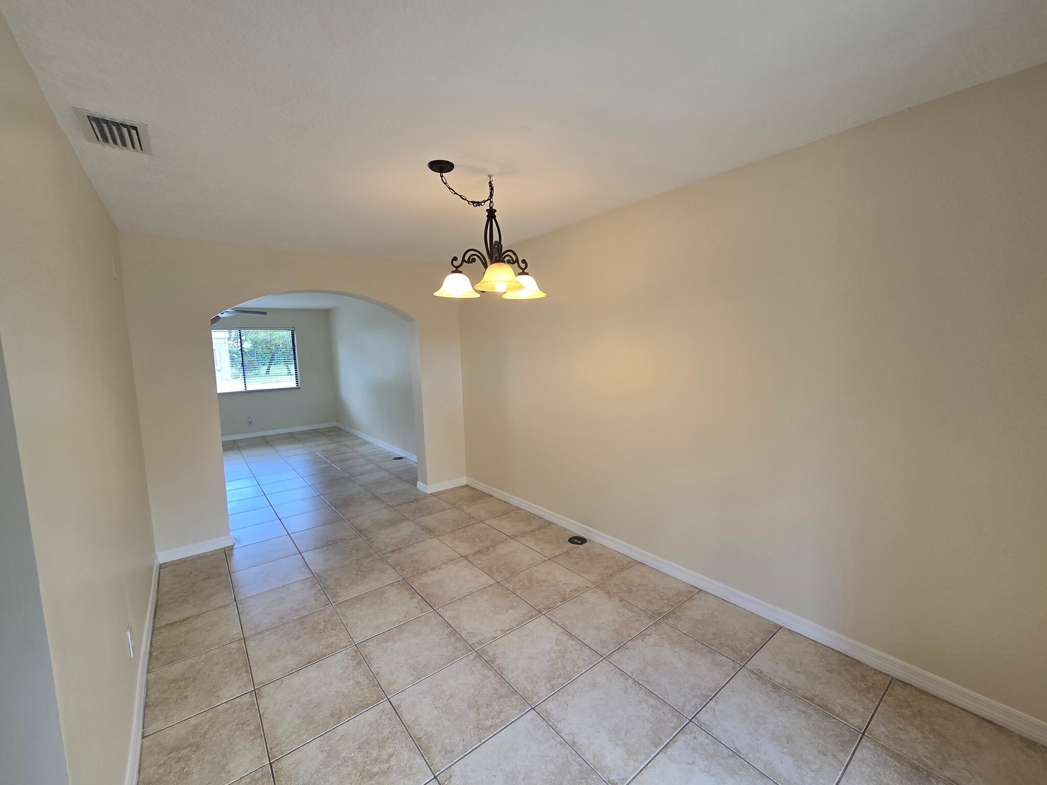 Building Photo - 703 Riverside Dr