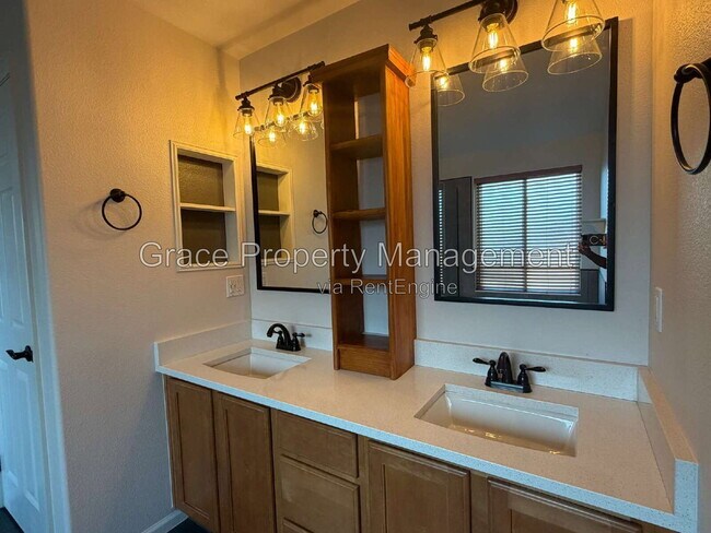 Building Photo - 2057 Alpine Dr