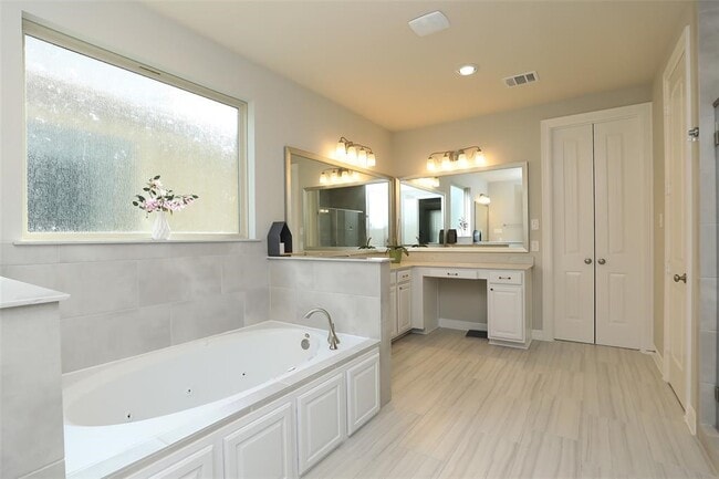 Building Photo - 13426 Stoneleigh Terrace Dr