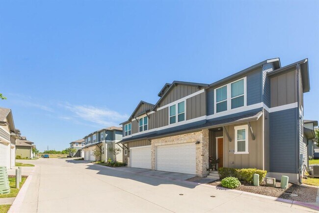 Building Photo - 1015 Vista View Dr