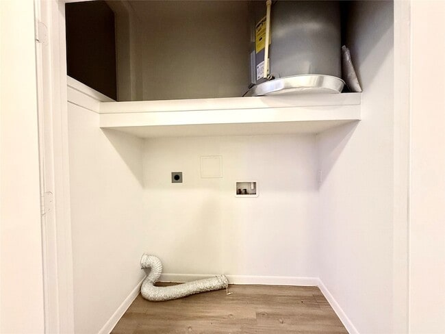 Building Photo - 2301 N Hickory St