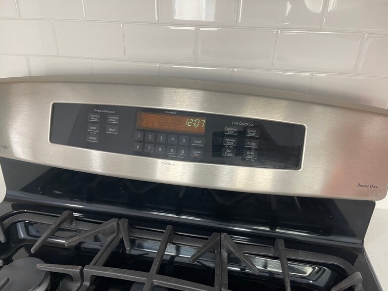 Convection / Double Oven - 906 7th St