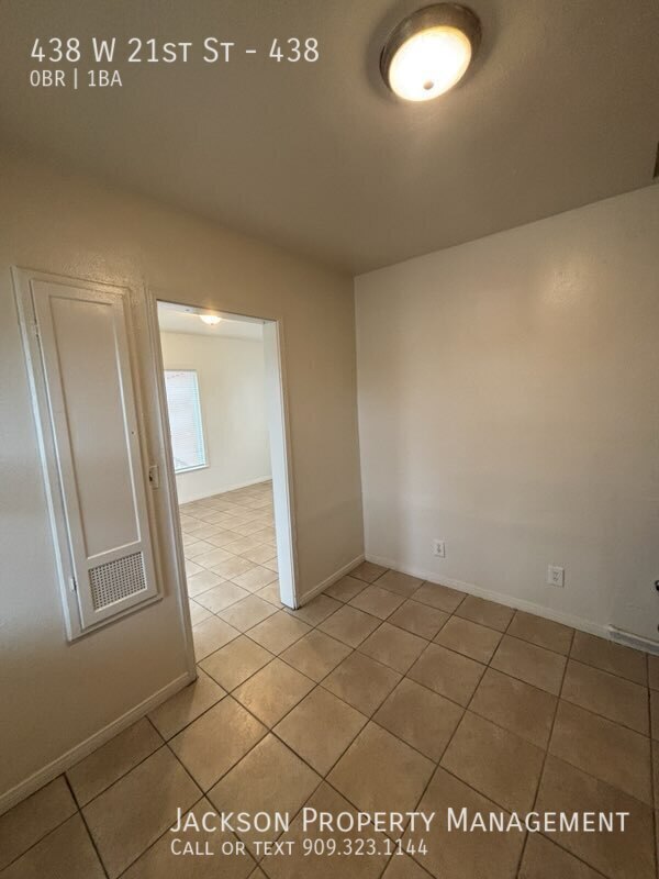 Building Photo - 438 W 21st St
