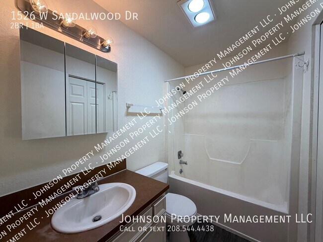 Building Photo - 1526 W Sandalwood Dr