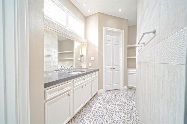 Building Photo - 910 Peachwood Bend Dr