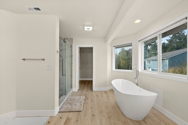 Building Photo - Immaculate 4-Bed Federal Way Home | Smart Tech, Tesla Charger, & Near JBLM!