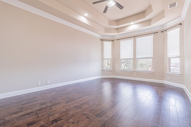 Building Photo - GORGEOUS 4 BED / 2 BATH HOUSE FOR RENT!