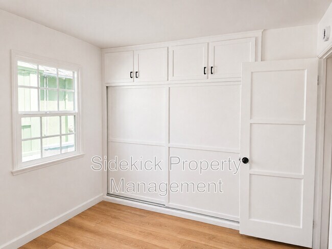 Building Photo - 8941 Songfest Dr