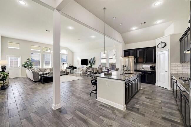 Building Photo - 5215 Baroness Ln