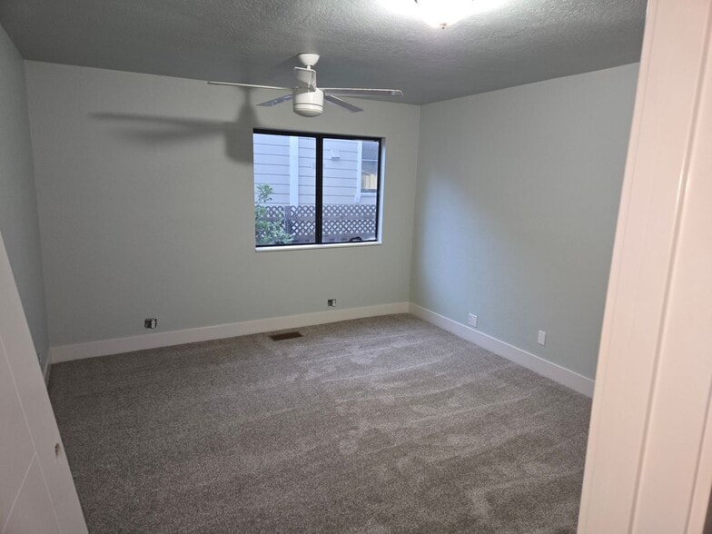 Building Photo - 534 College St