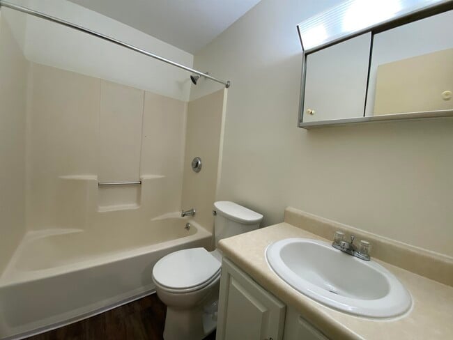 Building Photo - 521 Pine St