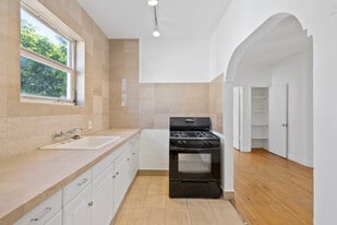 Interior Photo - 900 Pennsylvania Ave