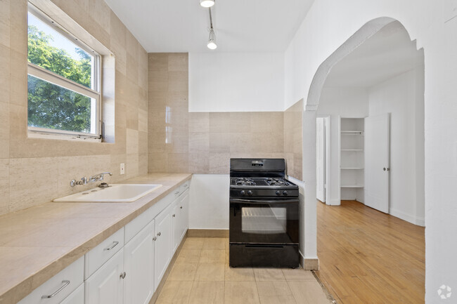 Interior Photo - 900 Pennsylvania Ave
