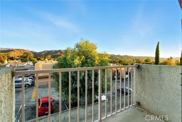Building Photo - 10433 Plainview Ave