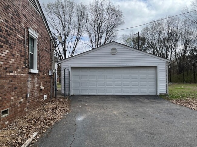 Building Photo - Renovated 3 Bedroom 2 Bath Home for Rent!!