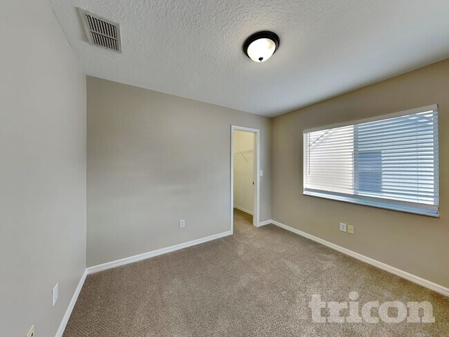 Building Photo - 6137 Skylarkcrest Dr