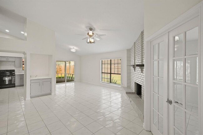 Building Photo - 8203 Woodland Willows Dr