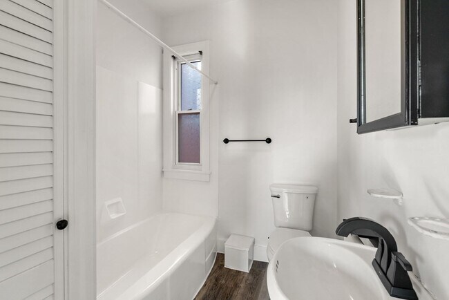 Building Photo - 4 Flint Pl