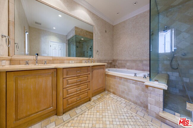 Building Photo - 6431 Maryland Dr