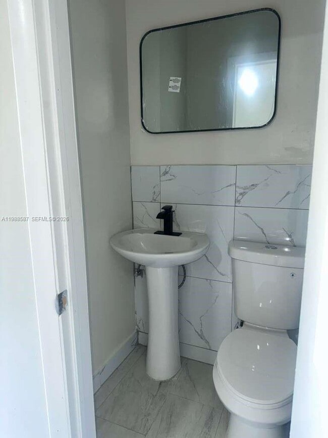 Building Photo - 14321 NE 4th Ave