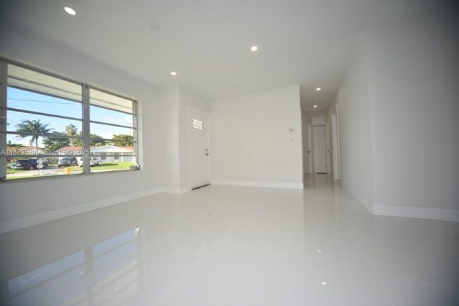 Building Photo - 18601 SW 97th Ct