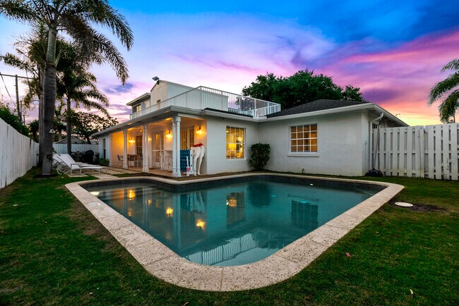 Building Photo - 240 Santa Lucia Dr