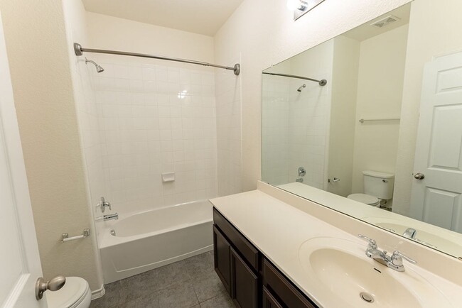 Building Photo - Beautiful Brick 3bed/2ba Home With High End Finishes & Must See Kitchen in NE Austin!