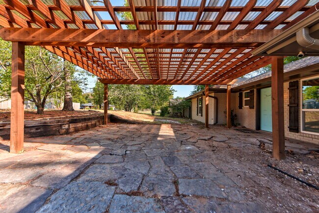 Building Photo - 903 S Berry Rd