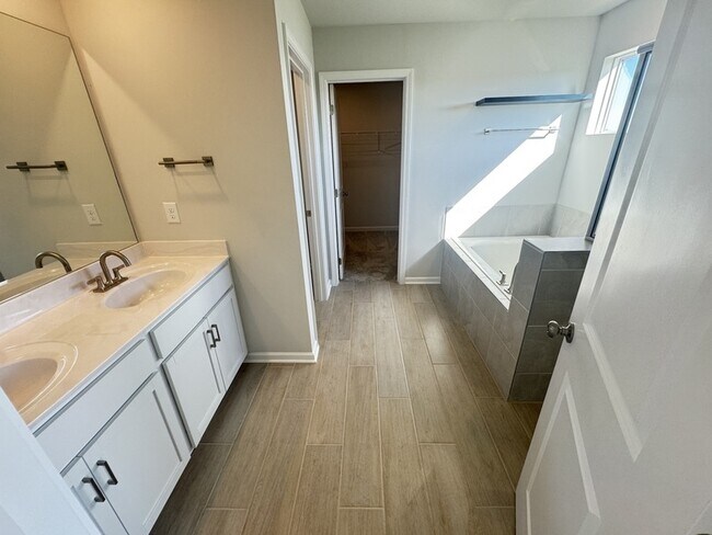 Building Photo - 511 Forsberg Ct