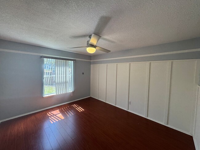Building Photo - Charming 2-Bedroom Condo with Pool Access & Water Included – Prime Orlando Location