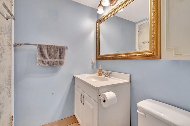 Building Photo - 116 Mansfield C