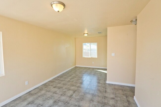 Building Photo - 322 Woodrow Ave