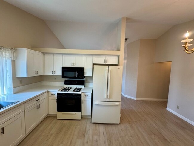 Building Photo - Beautifully Updated 3-Bedroom Home with Ne...