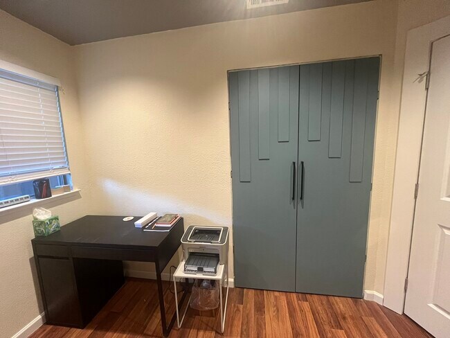 Bedroom 3/ Office - 647 Hovey Way