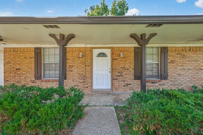 Building Photo - 108 Belvedere Dr