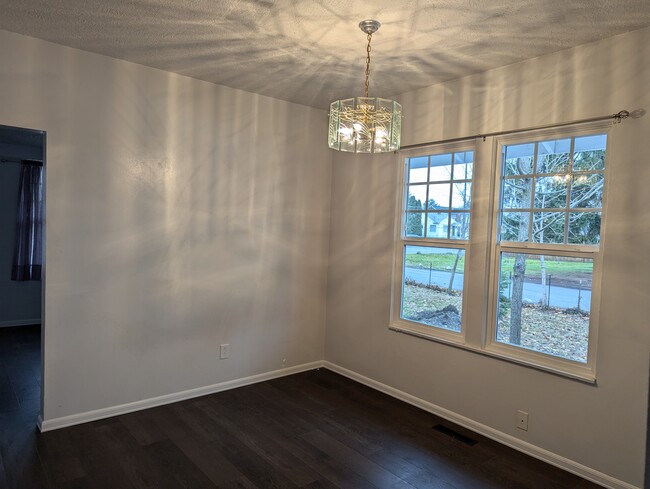 Dining Room - 9505 E Broadway Ave