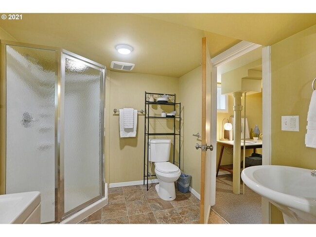 Building Photo - 3298 NE Alameda St