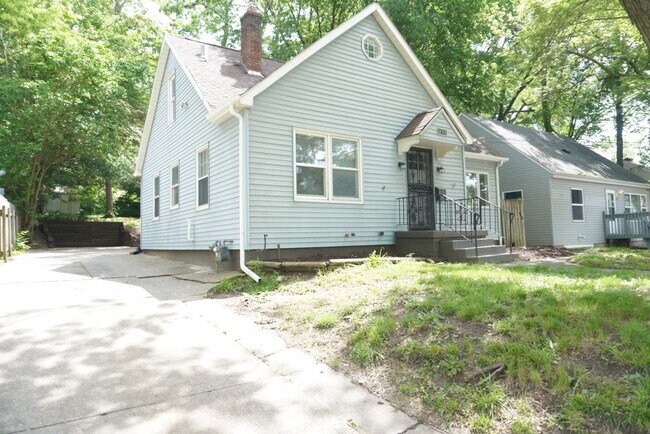 Building Photo - 3 Bedroom house